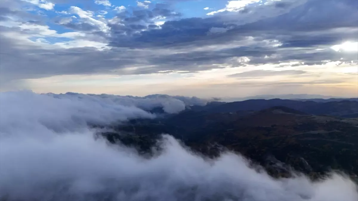 Dürtmen Dağı\'nda Sis Manzarası