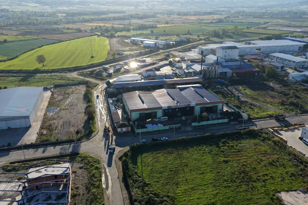 Bafra\'da Geri Dönüşüm Tesisinde Yangın