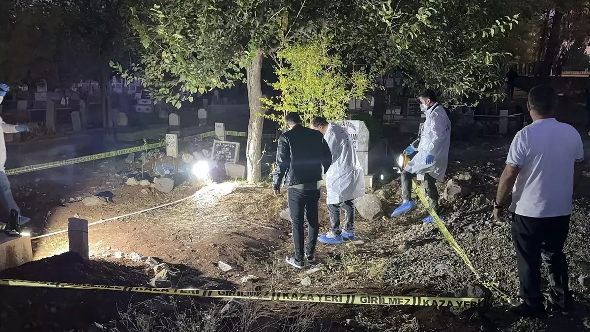 Siverek\'te Mezarlıkta Bebek Cesedi Bulundu