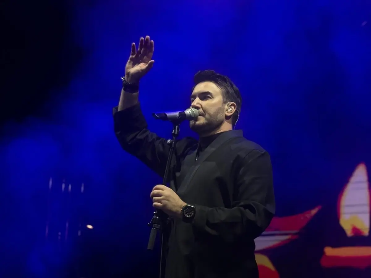 Mustafa Ceceli Bursa\'da Cumhuriyet Bayramı Konseri Verdi
