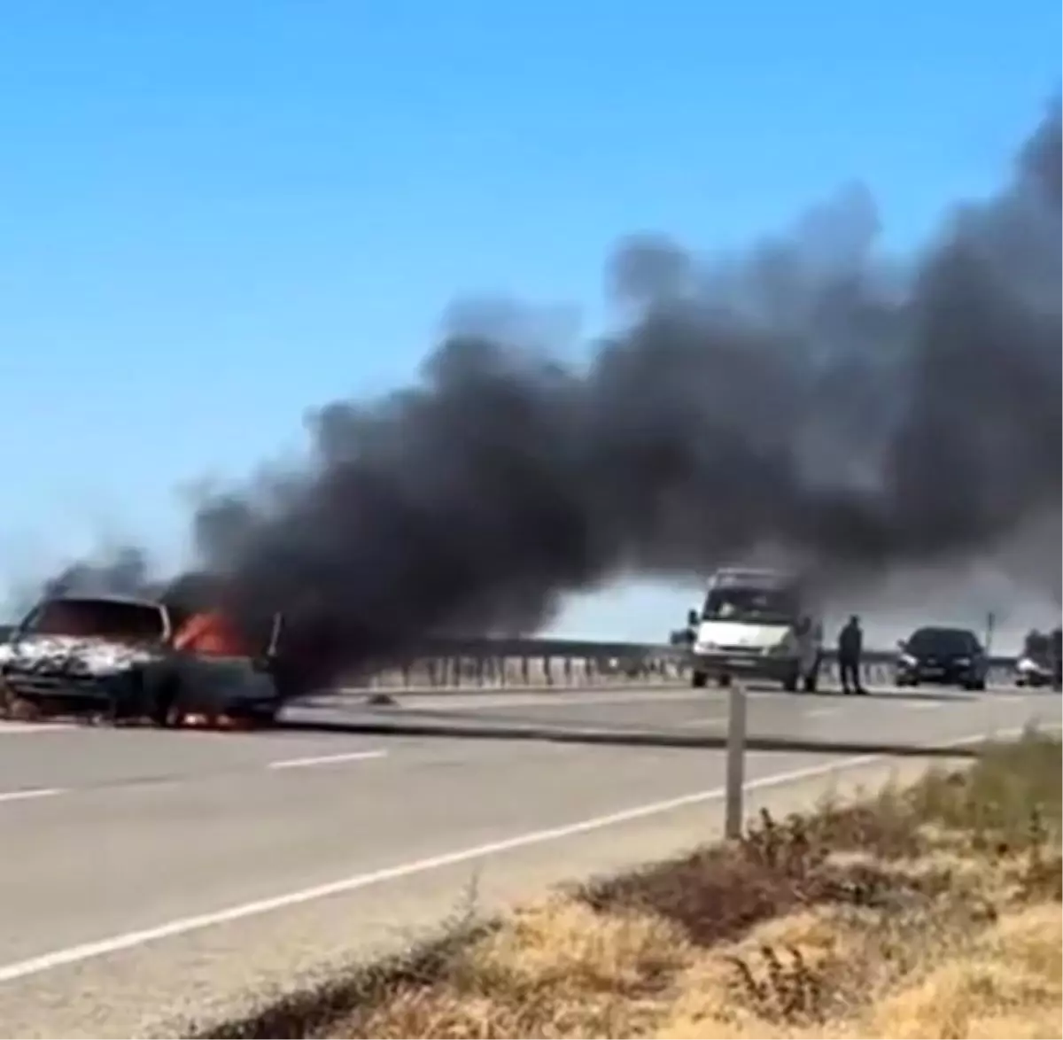 Otomobil Alev Aldı, Yaralı Yok