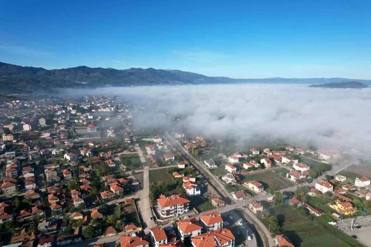 Sındırgı\'da Sis ve Yıkım Dramatik Görüntüler Oluşturdu