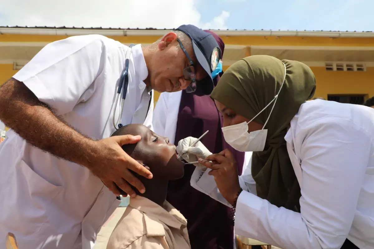 Somali\'deki Türk Görev Kuvveti, Şehit Çocukları Ziyaret Etti