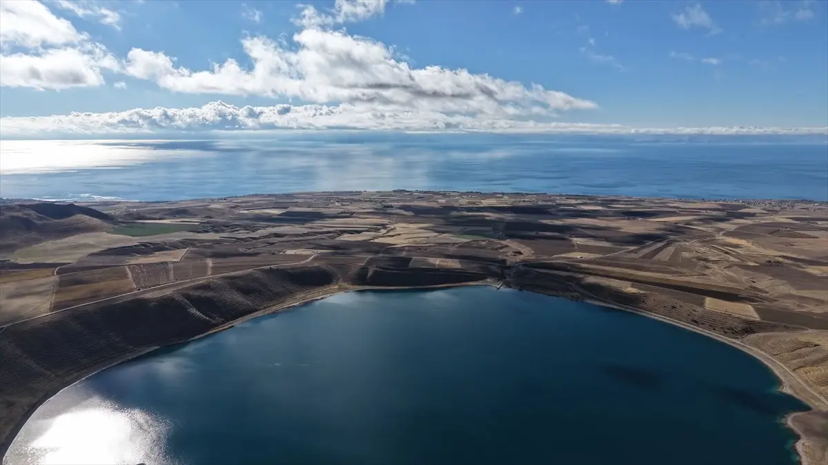 Süphan Dağı\'nın Zirvesine Kar Yağdı
