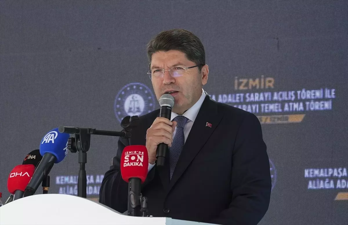 Adalet Bakanı Tunç, İzmir\'de açılış ve temel atma töreninde konuştu Açıklaması