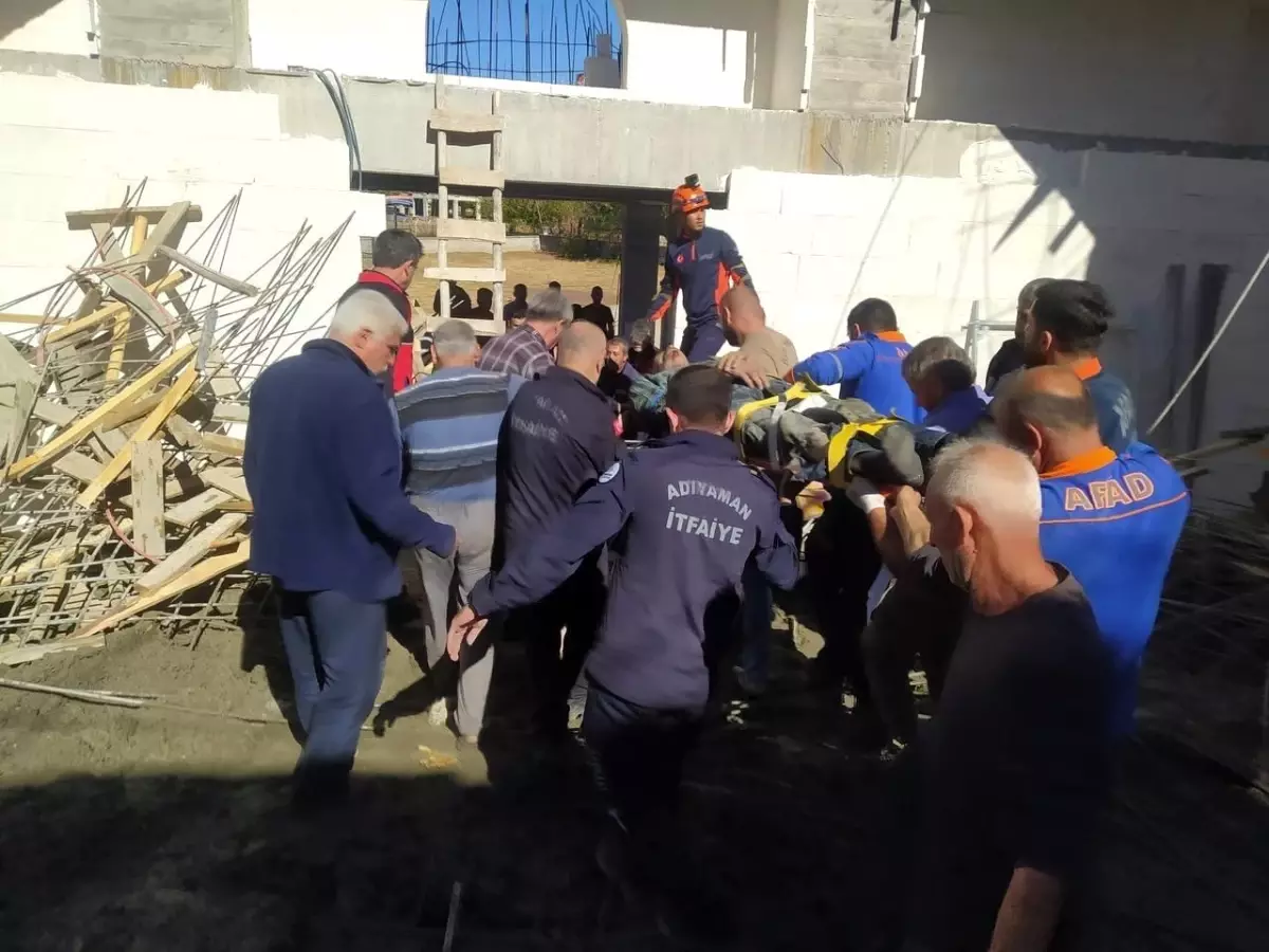 Adıyaman\'da Cami Kubbesi Çöktü: 5 Yaralı