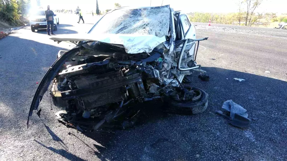 Adıyaman\'da Kaza: 1 Polis ve 1 Muhtar Ağır Yaralı