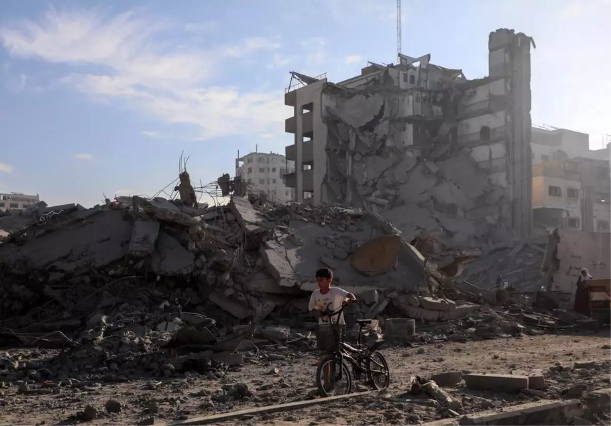 Gazze\'de Şiddetli Hava Saldırıları: 100 Ölü