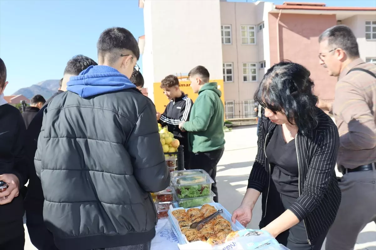 Amasya\'da lise öğrencilerinden Filistin\'e destek kermesi