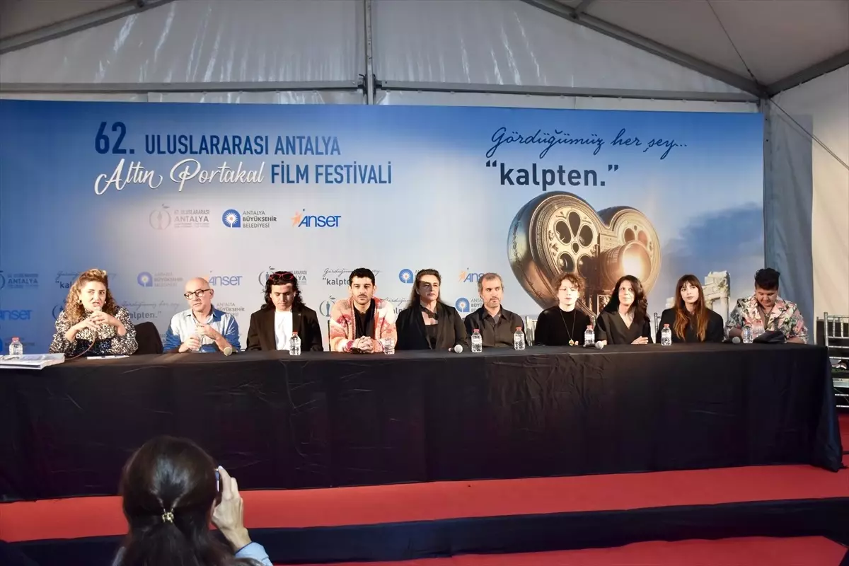Antalya Film Festivali\'nde \'En Güzel Cenaze Şarkıları\' Gösterildi