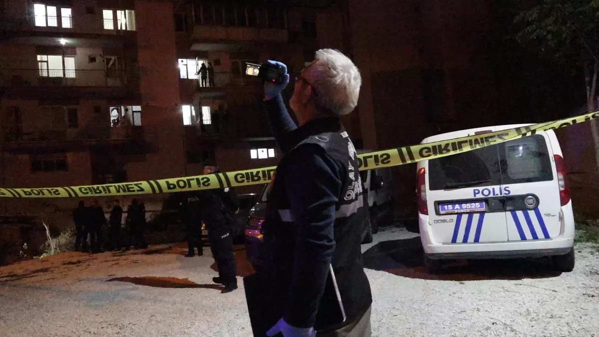 Burdur\'da Çatıdan Düşen Adam Hayatını Kaybetti