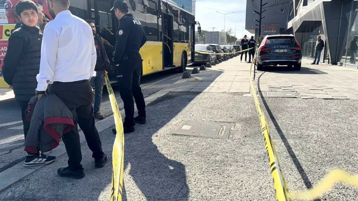 İETT Otobüsünde Bıçaklı Saldırı: 1 Ölü, 2 Yaralı