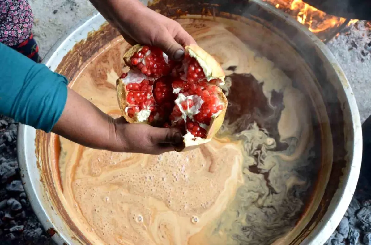 Aydın\'da Geleneksel Nar Ekşisi Üretimi