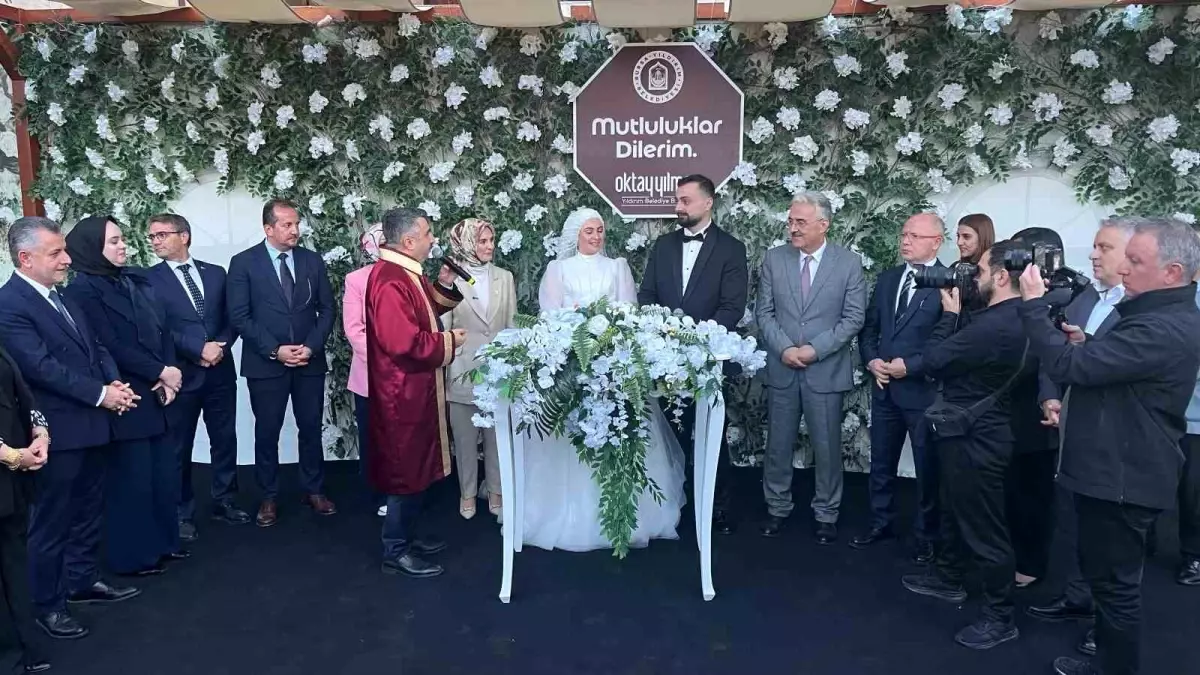 Bakan Göktaş, Evlilik Kredisi Kullanan Çifte Nikah Şahidi Oldu