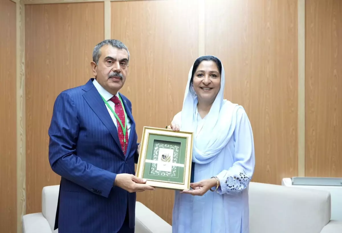 Bakan Tekin UNESCO\'da Eğitim İş Birliklerini Görüştü