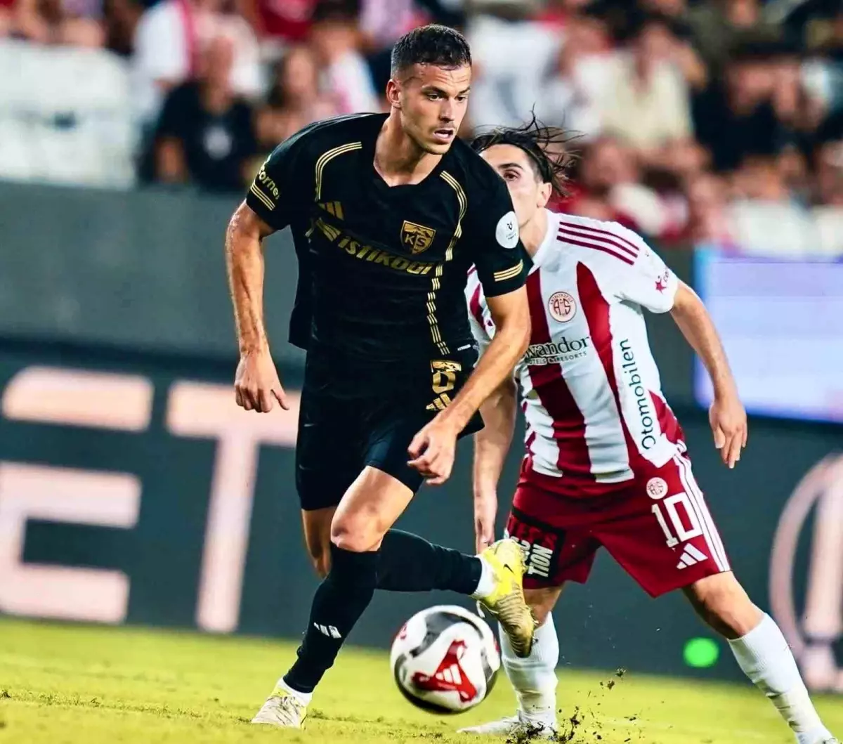 Benes\'e 2 Maç Ceza