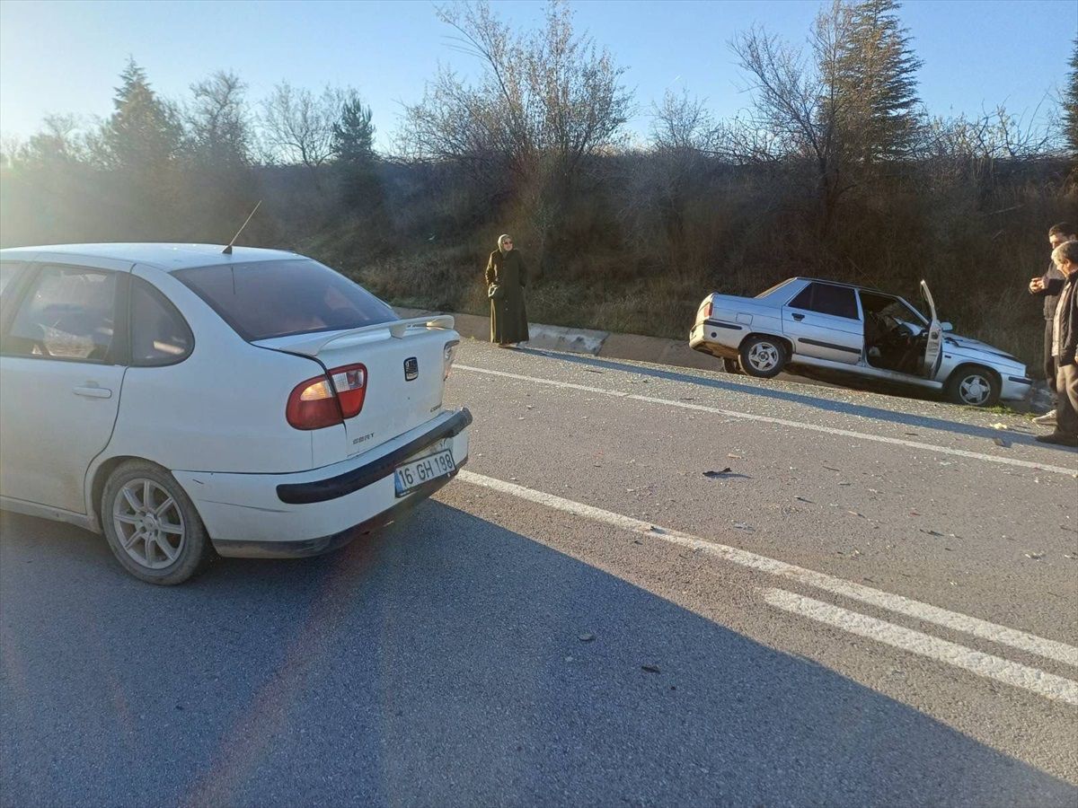 Bilecik\'te Trafik Kazası: 2 Yaralı