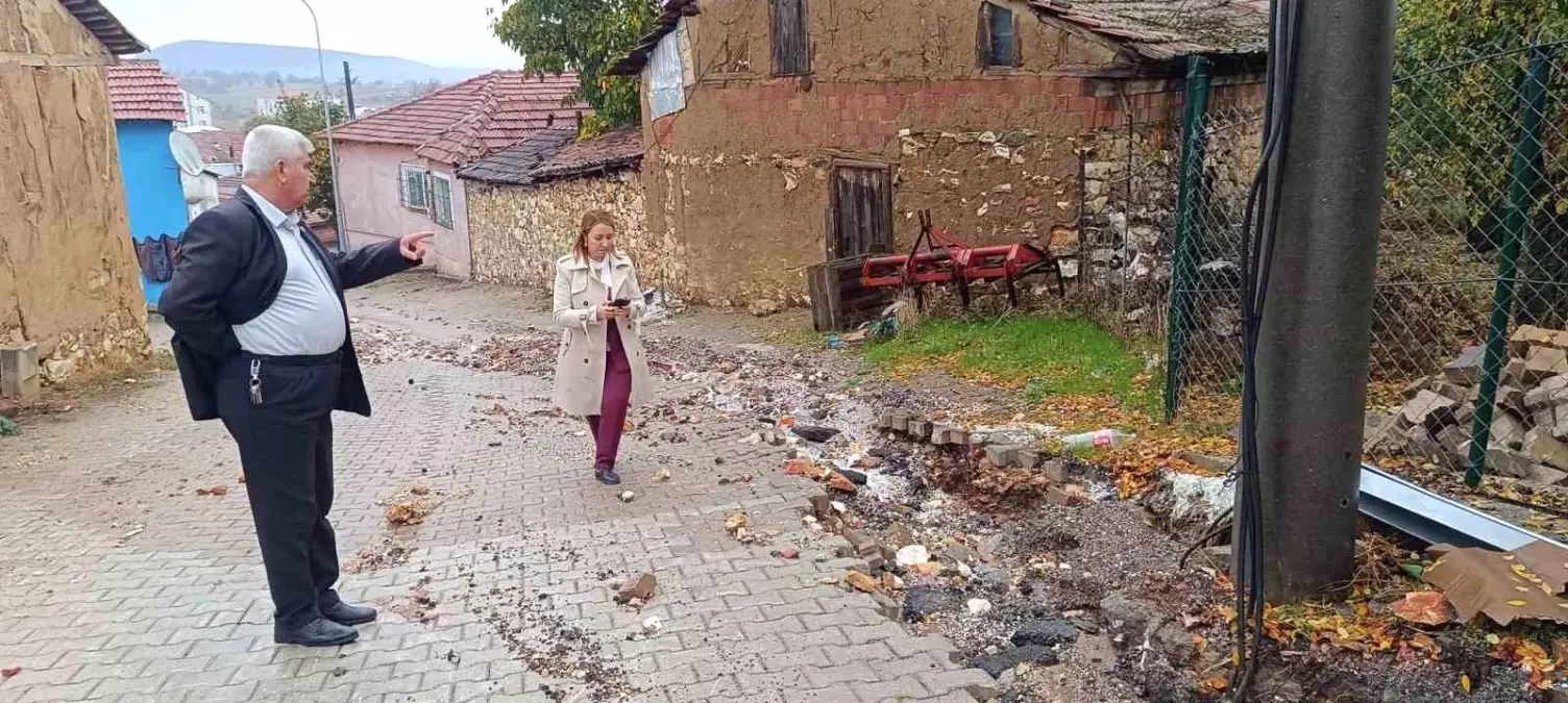 Bilecik\'te Sağanak Yağış Sonrası Sokaklar Temizleniyor