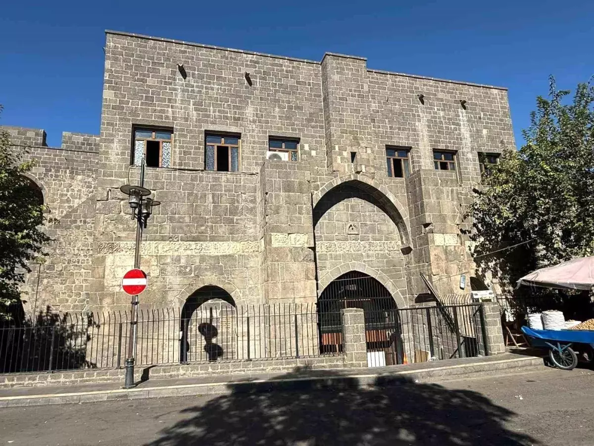 Mervani Camii\'nde Su Sorunu Cemaat Sayısını Azalttı