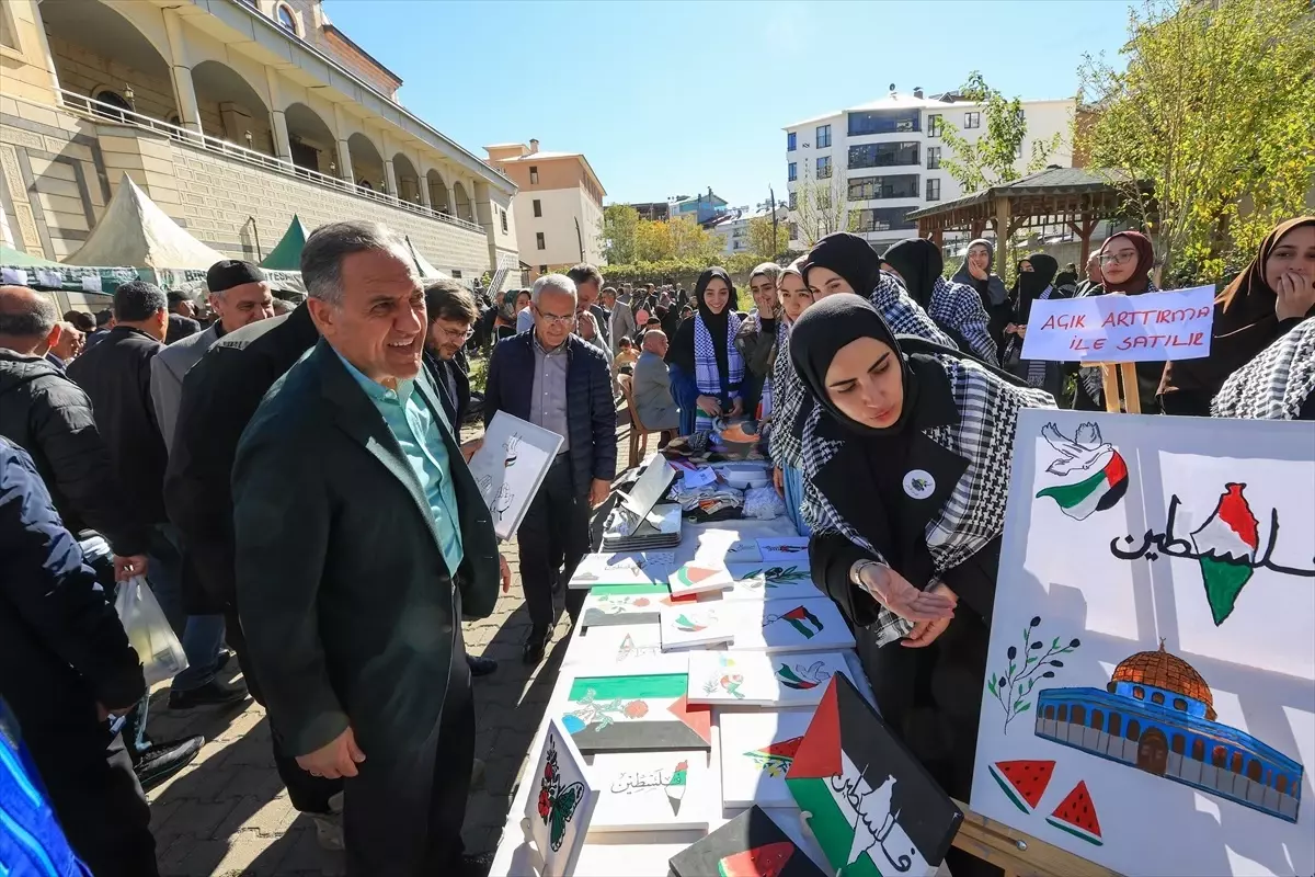 Bingöl\'de Gazze İçin Hayır Çarşısı