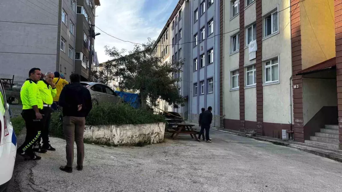 Zonguldak\'ta Genç Adam 5. Kattan Atladı