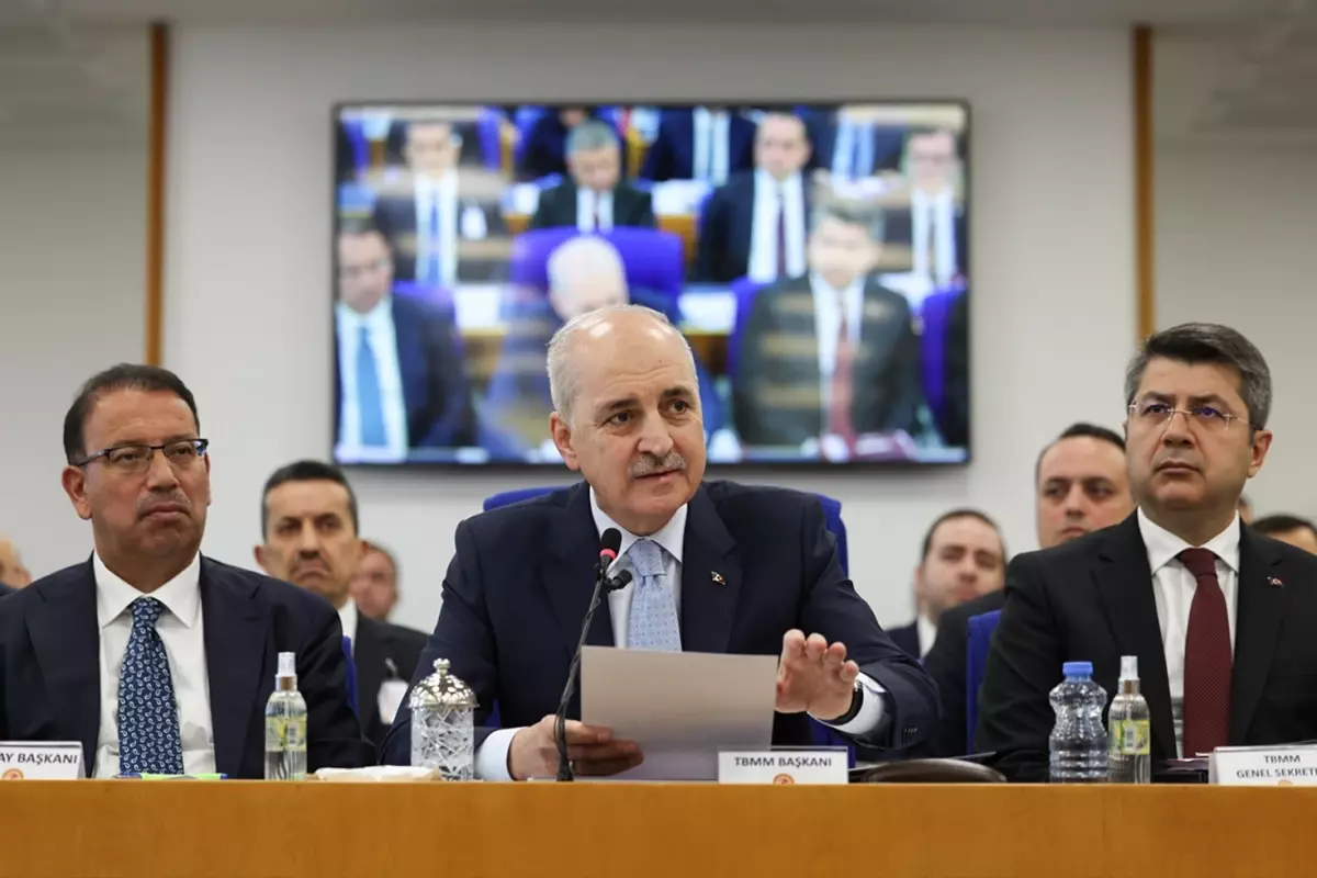 Bütçe Komisyonu\'nda Numan Kurtulmuş salonu terk etti: Bu çok ağır bir hakaret