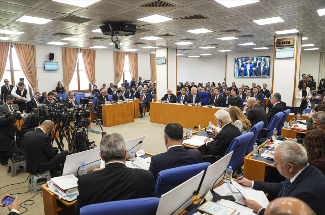 Bütçe Komisyonu'nda Numan Kurtulmuş salonu terk etti: Bu çok ağır bir hakaret