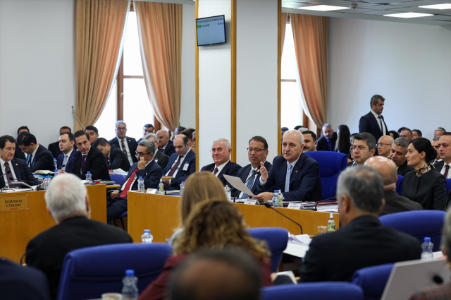 Bütçe Komisyonu'nda Numan Kurtulmuş salonu terk etti: Bu çok ağır bir hakaret