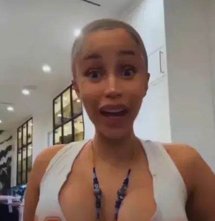 Cardi B'nin canlı yayındaki hijyen itirafı şaşkınlık yarattı Cardi B'nin canlı yayındaki hijyen itirafı şaşkınlık yarattı