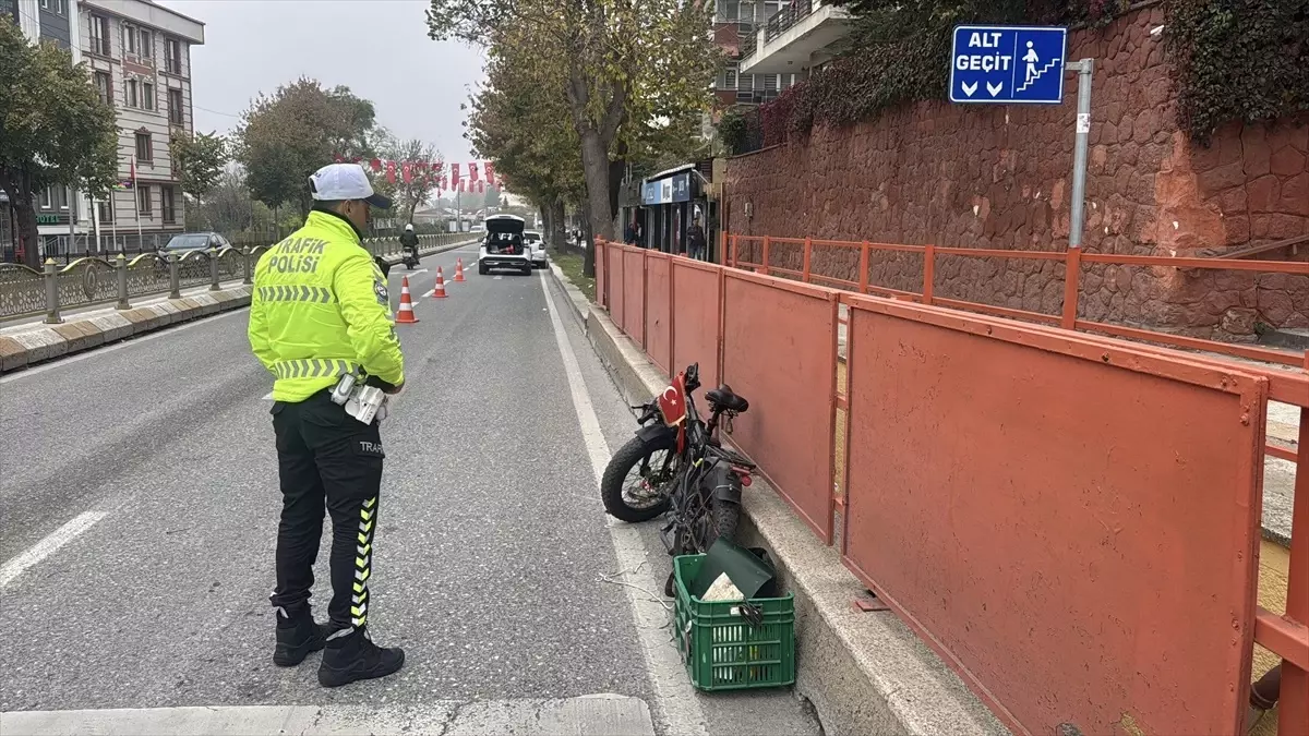 Edirne\'de Elektrikli Bisiklet Kamyona Çarptı