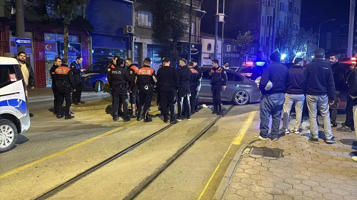 Kaçan Şoför Ağaçla Çarpıp Yakalandı