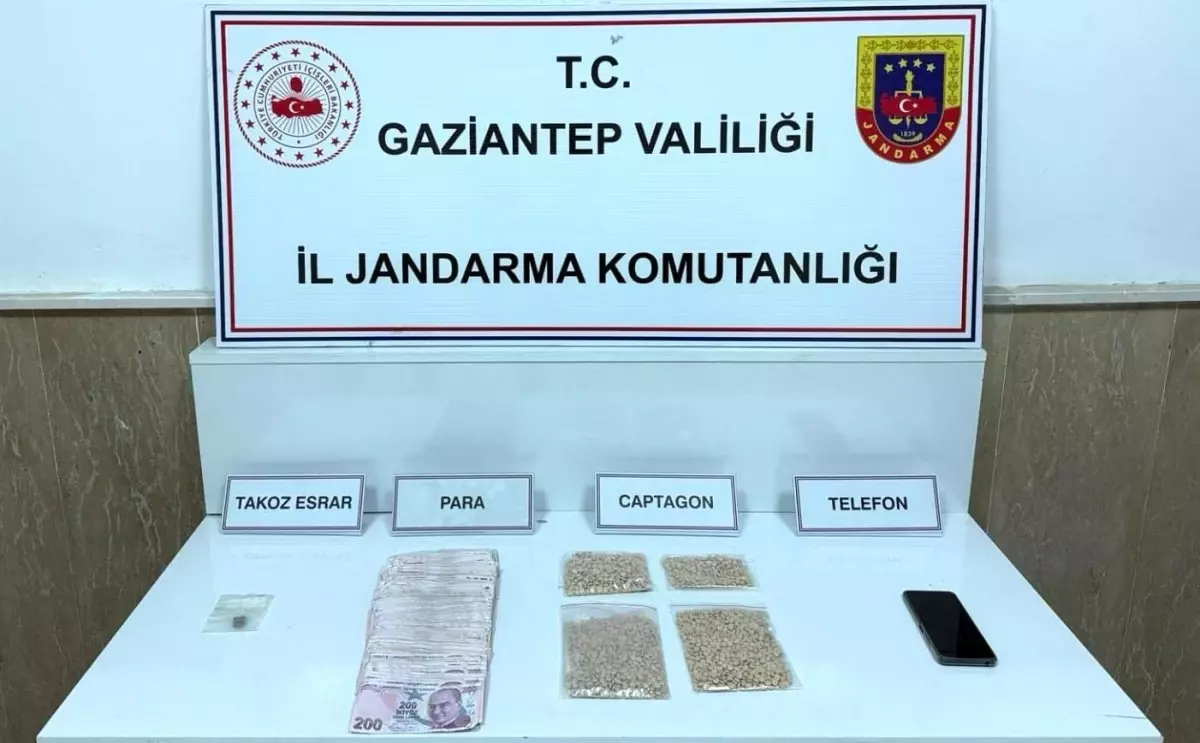 Gaziantep\'te 4 bin 587 adet captagon hap ele geçirildi: 4 şahıs tutuklandı