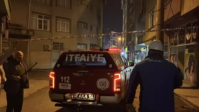 Gebze'de yıkılan binanın yakınlarındaki binada çatırtı sesleri! Acilen tahliye ediliyor