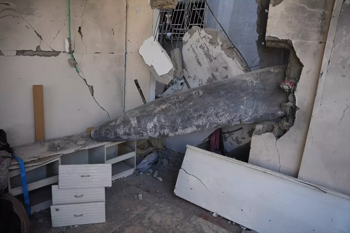 Gazze\'de Tehlikeli Bombayla Yaşamak