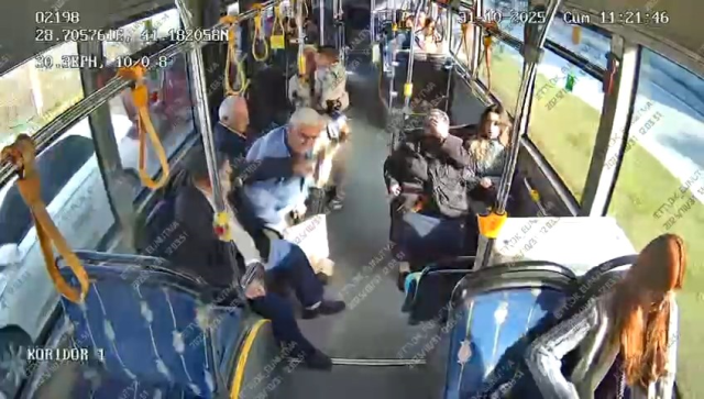 İETT otobüsündeki dehşet kamerada İETT otobüsündeki dehşet kamerada
