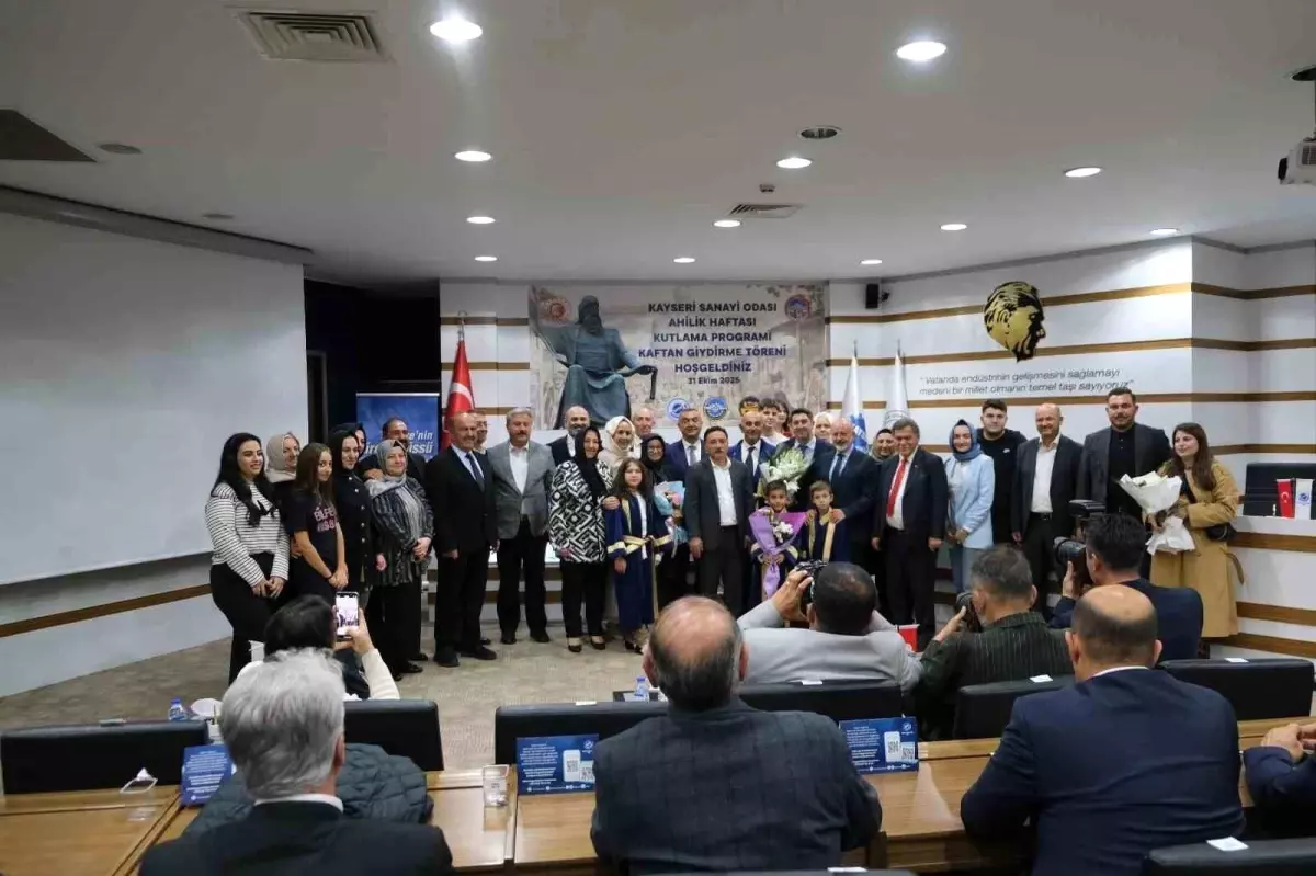 Kayseri\'de Yılın Ahisi Ali Rıza Güldüoğlu\'na Kaftan Giydirildi