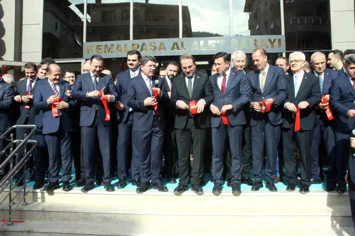 Kemalpaşa Adalet Sarayı açılışını yapan Bakan Tunç: "Türkiye genelinde 388 adliye sarayı var"
