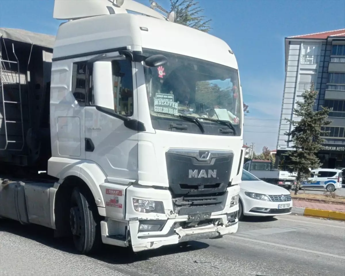 Kulu\'da Zincirleme Trafik Kazası: 2 Yaralı