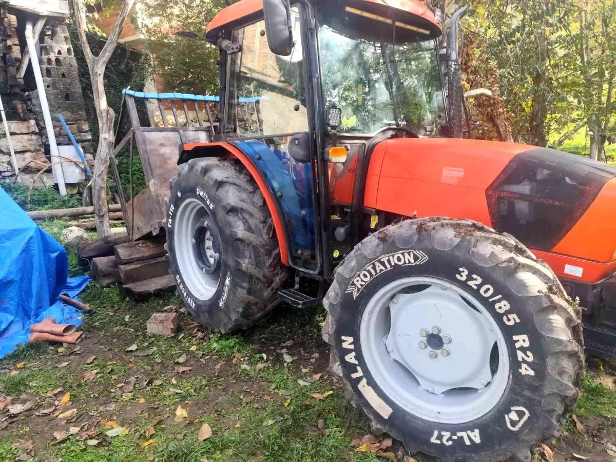 İnebolu\'da Köy Muhtarı Traktör Kazasında Yaralandı