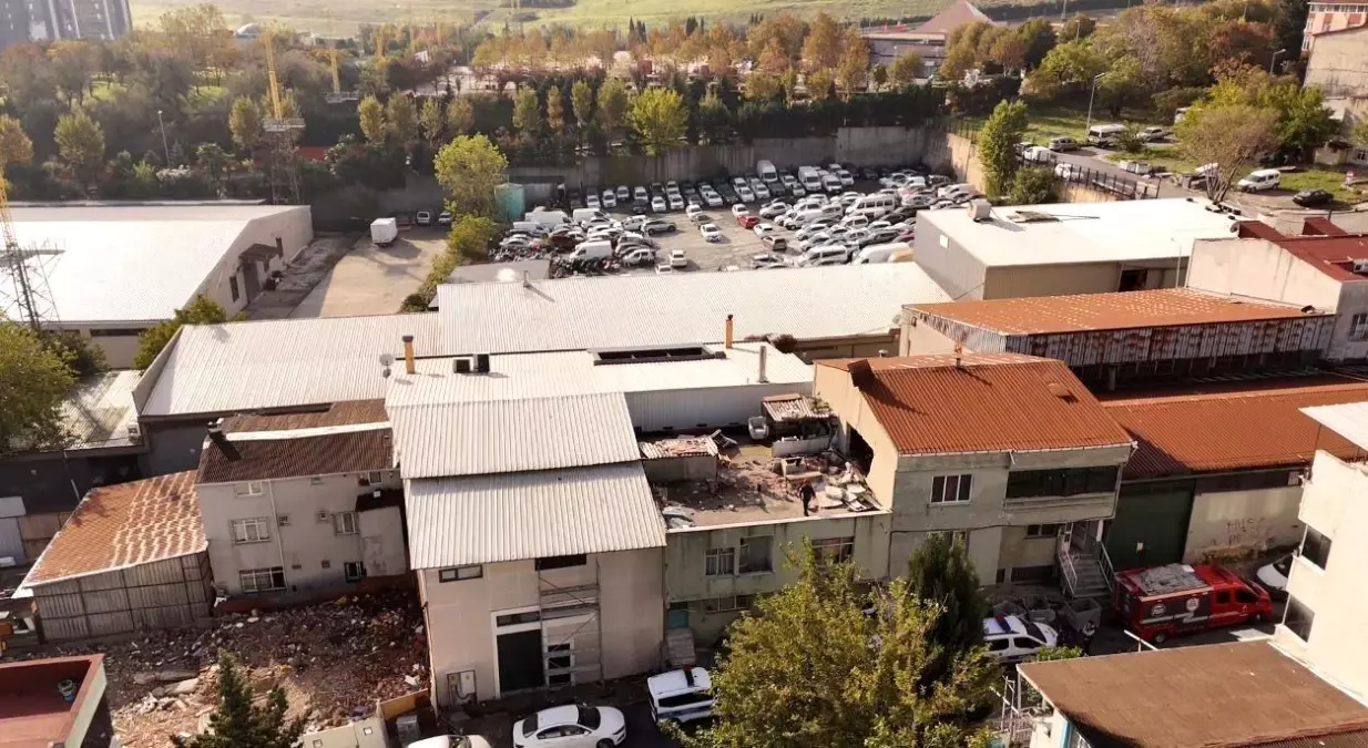 Küçükçekmece\'deki Patlama Makarna İmalathanesinde Meydana Geldi