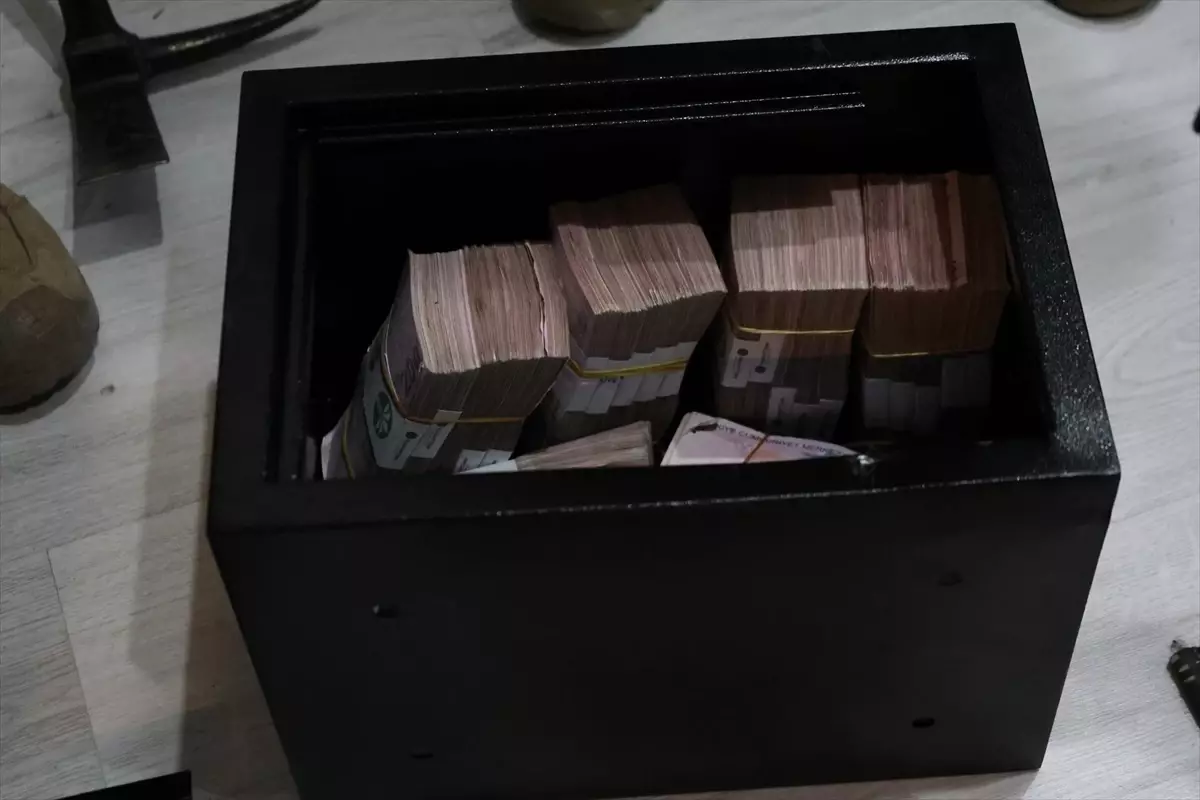 Mersin\'de Dolandırıcılık Operasyonu: 5 Tutuklama