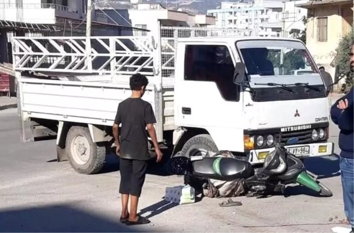 Mersin\'de Kamyonet-Motosiklet Kazası