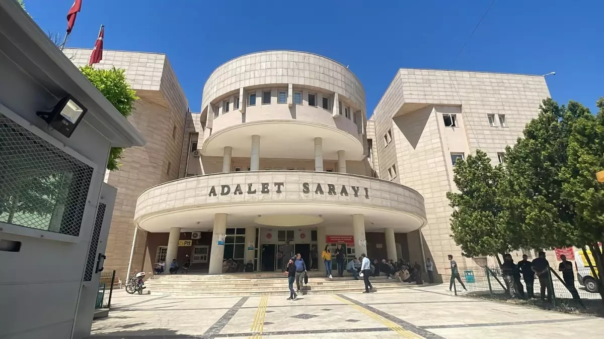 İlkokulda dehşet! Temizlik görevlisi minik Mustafa\'nın yüzünde sigara söndürdü