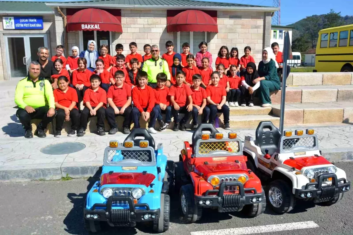 Minik Öğrencilere Trafik Eğitimi