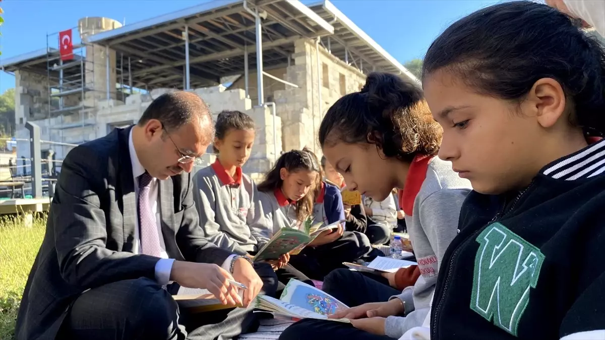 Osmaniye\'de Tarihi Camide Kitap Okuma Etkinliği