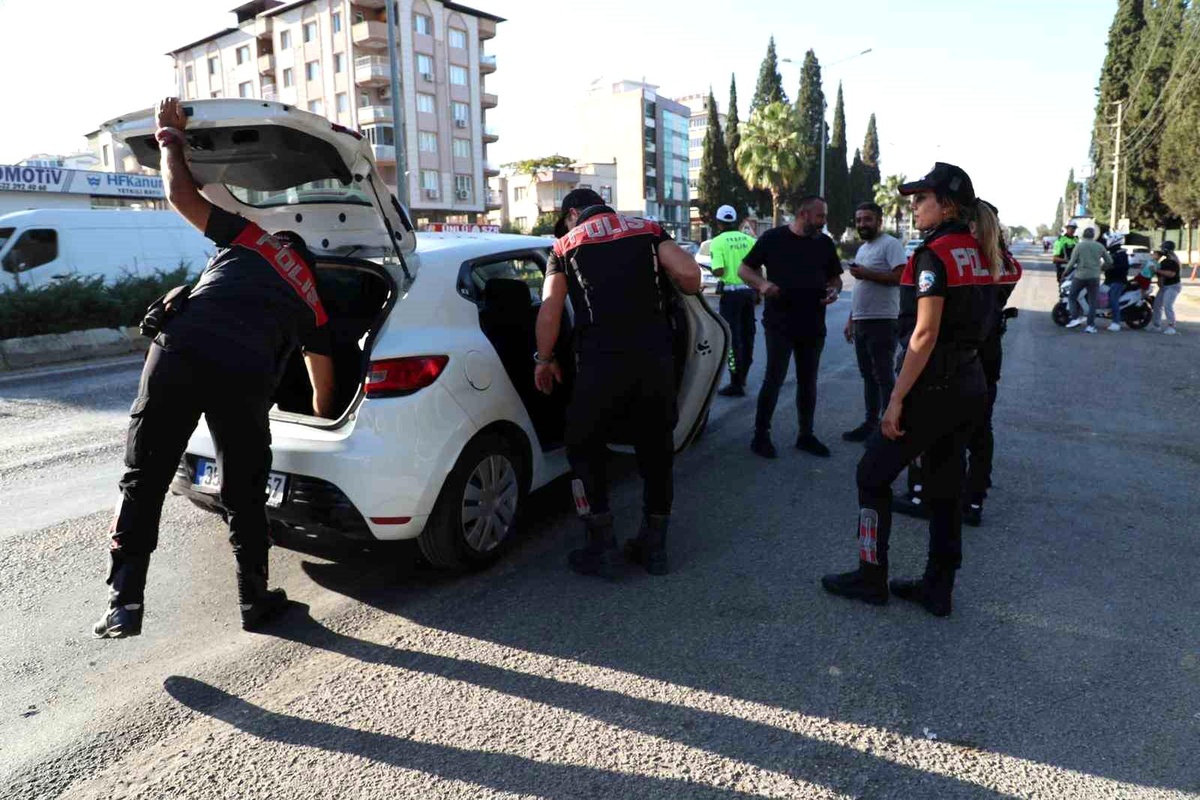 İzmir\'de 718 Suçlu Yakalandı