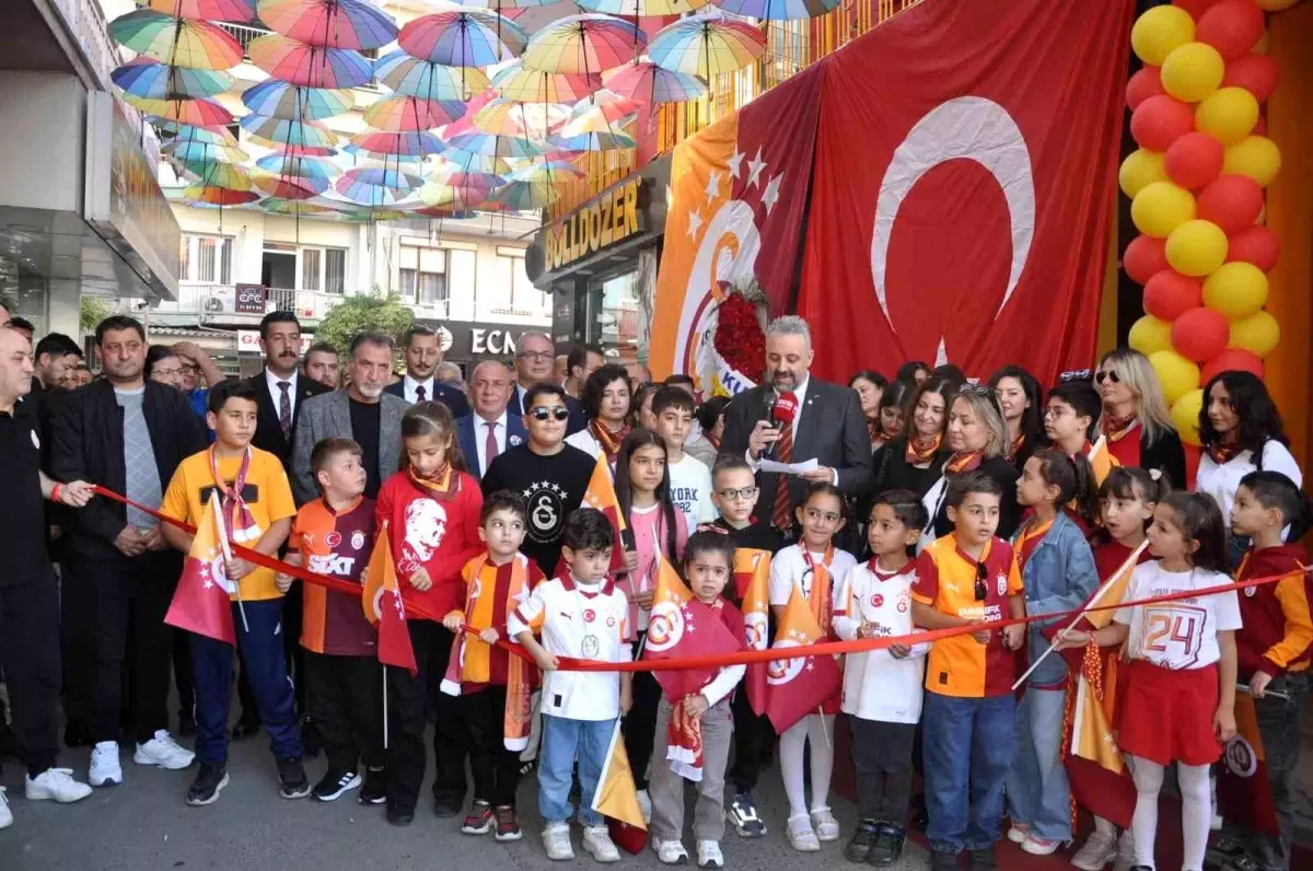 Galatasaray Taraftarlar Derneği\'nin Salihli\'deki Hizmet Binası Açıldı