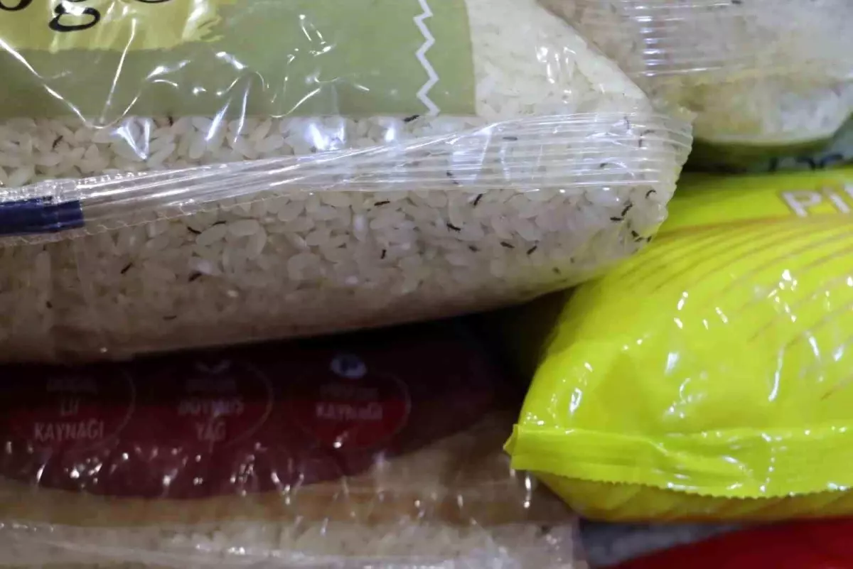 Şanlıurfa\'da Zabıta Ekipleri Market Denetimlerinde Son Kullanma Tarihi Geçmiş Ürünler Ele Geçirildi