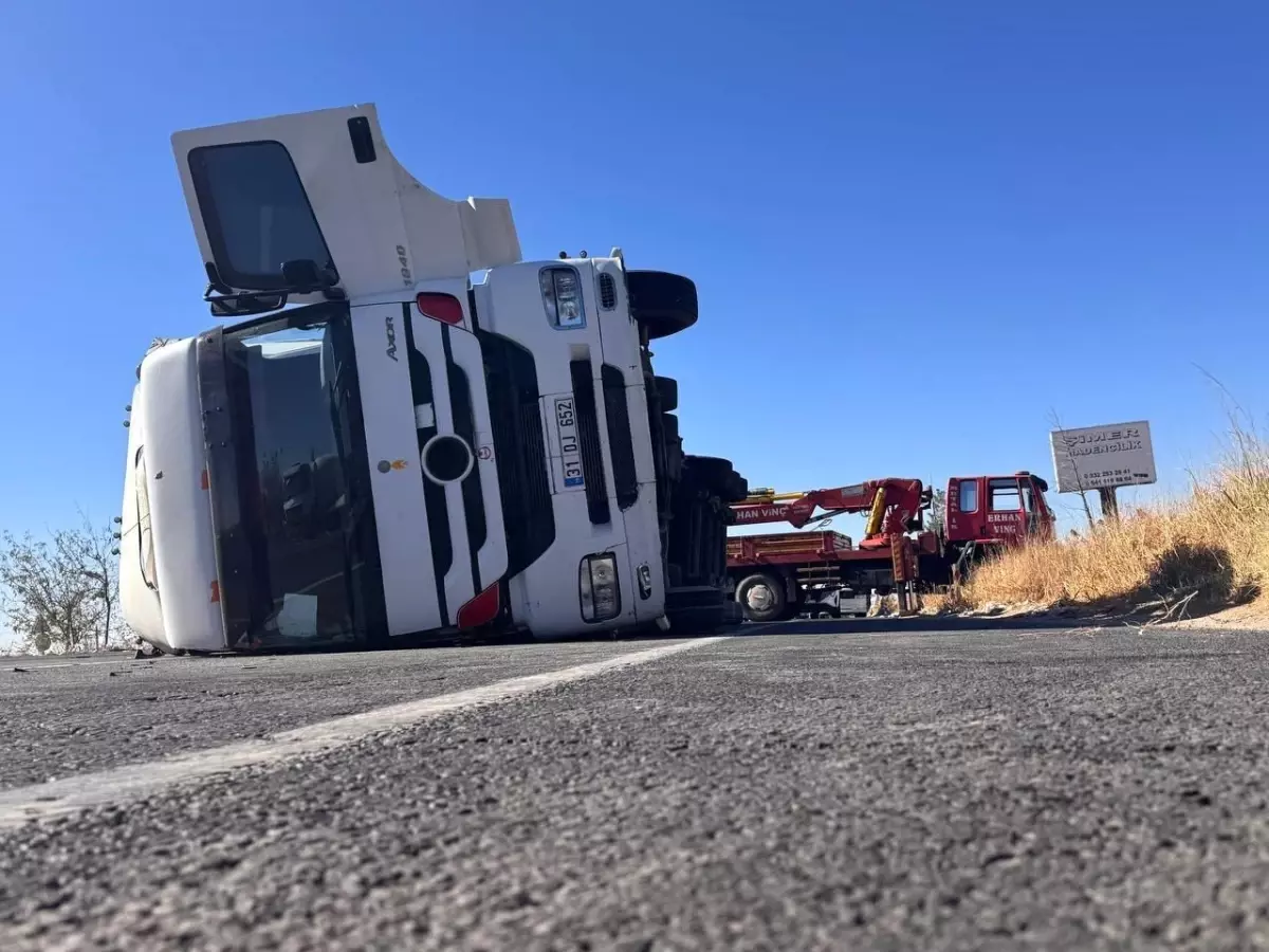 Suruç\'ta Tır Devrildi, D-400 Kapandı