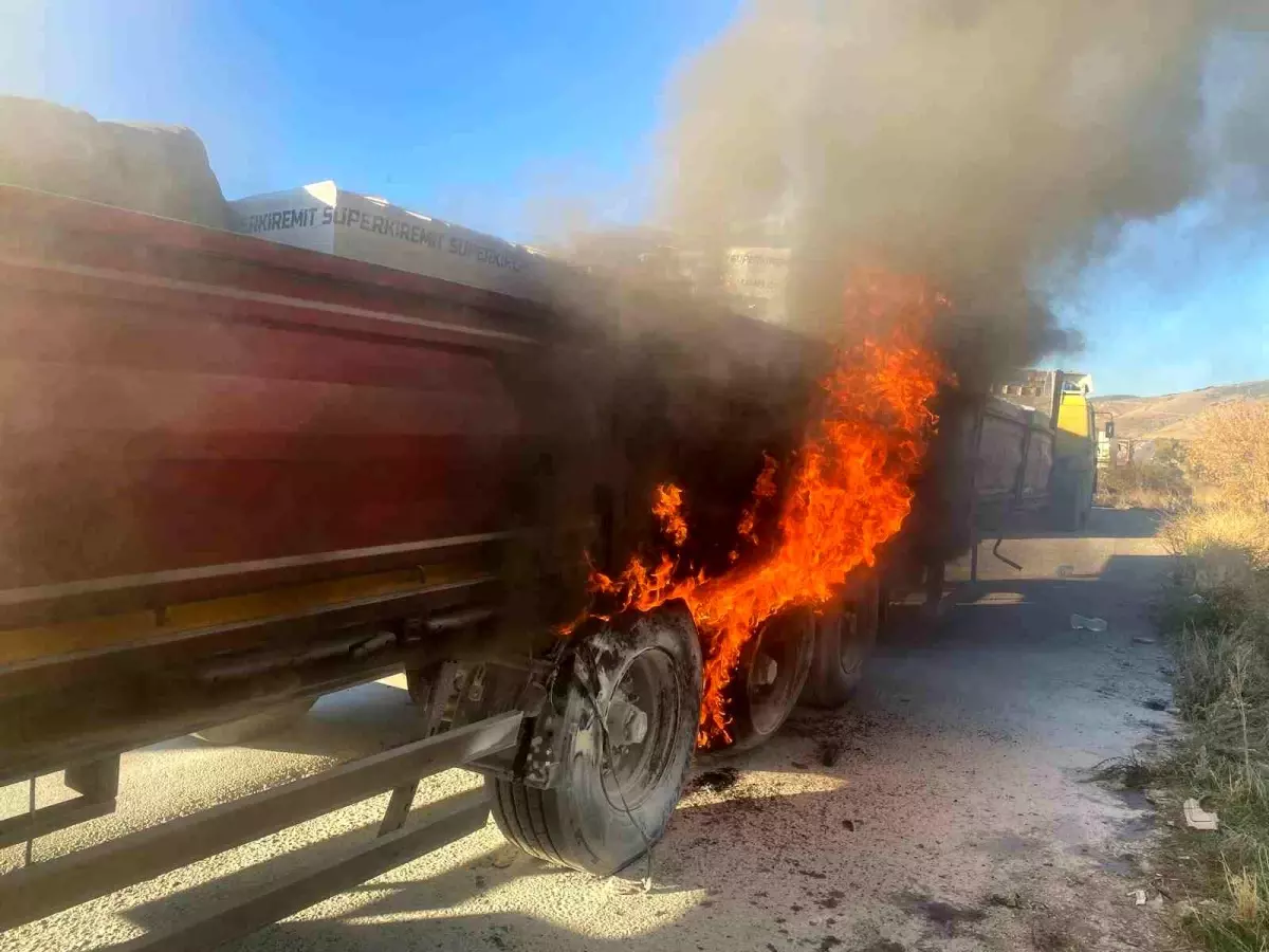 Afyonkarahisar\'da Tır Yangını Söndürüldü